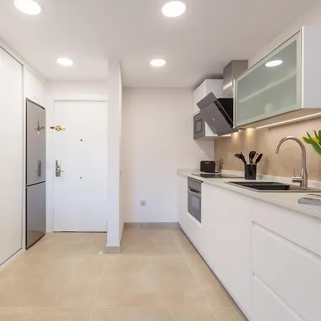 Elegante Apartamento Puerto Marina Торремолінос
